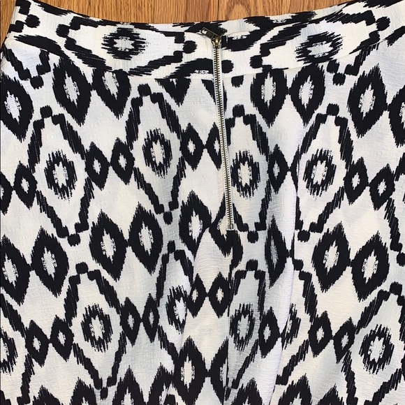 Everly Size M Black and White Skirt - Picture 4 of 4